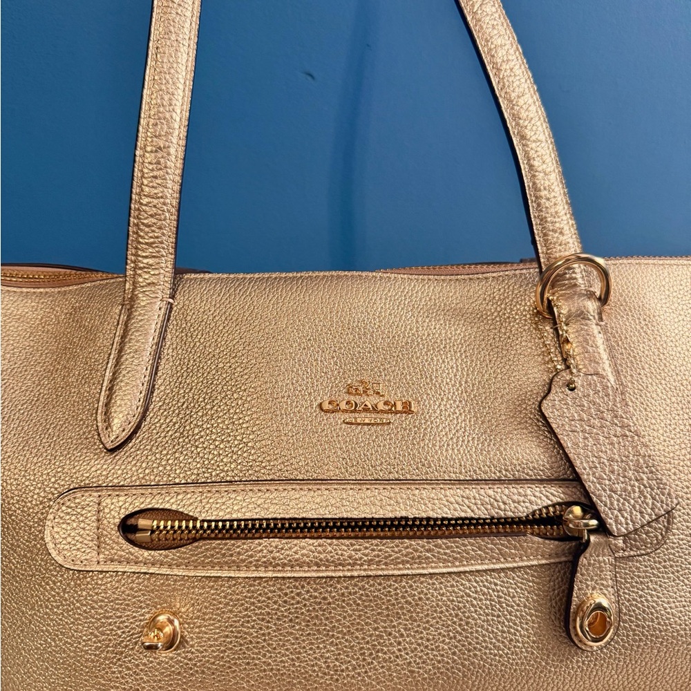 Coach Crème Gold Shoulder Bag - Picture 2 of 6